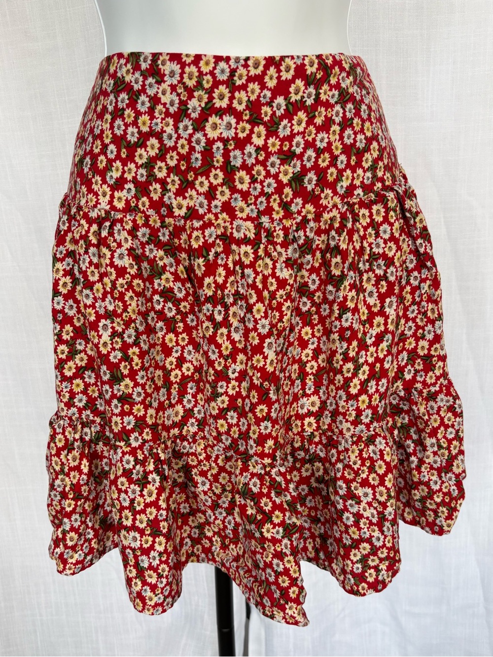 Natural Life Red Daisy Floral Smocked Tiered Ruffle Mini Skirt Medium